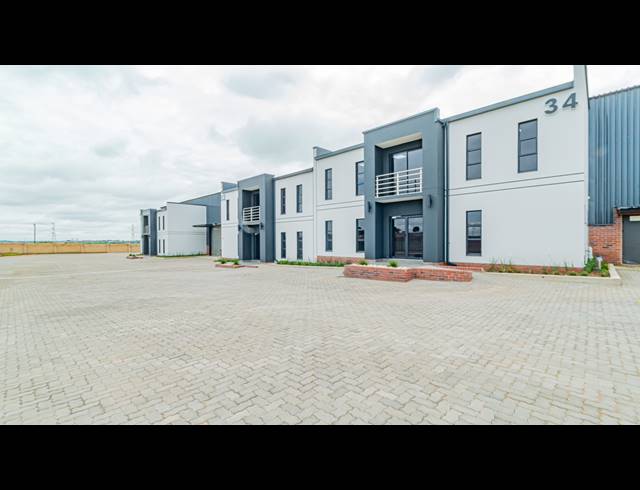 596M² WAREHOUSE FOR SALE IN KNOPJESLAAGTE